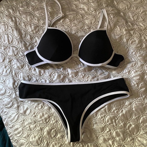 Victoria’s Secret bikini set - Picture 2 of 4